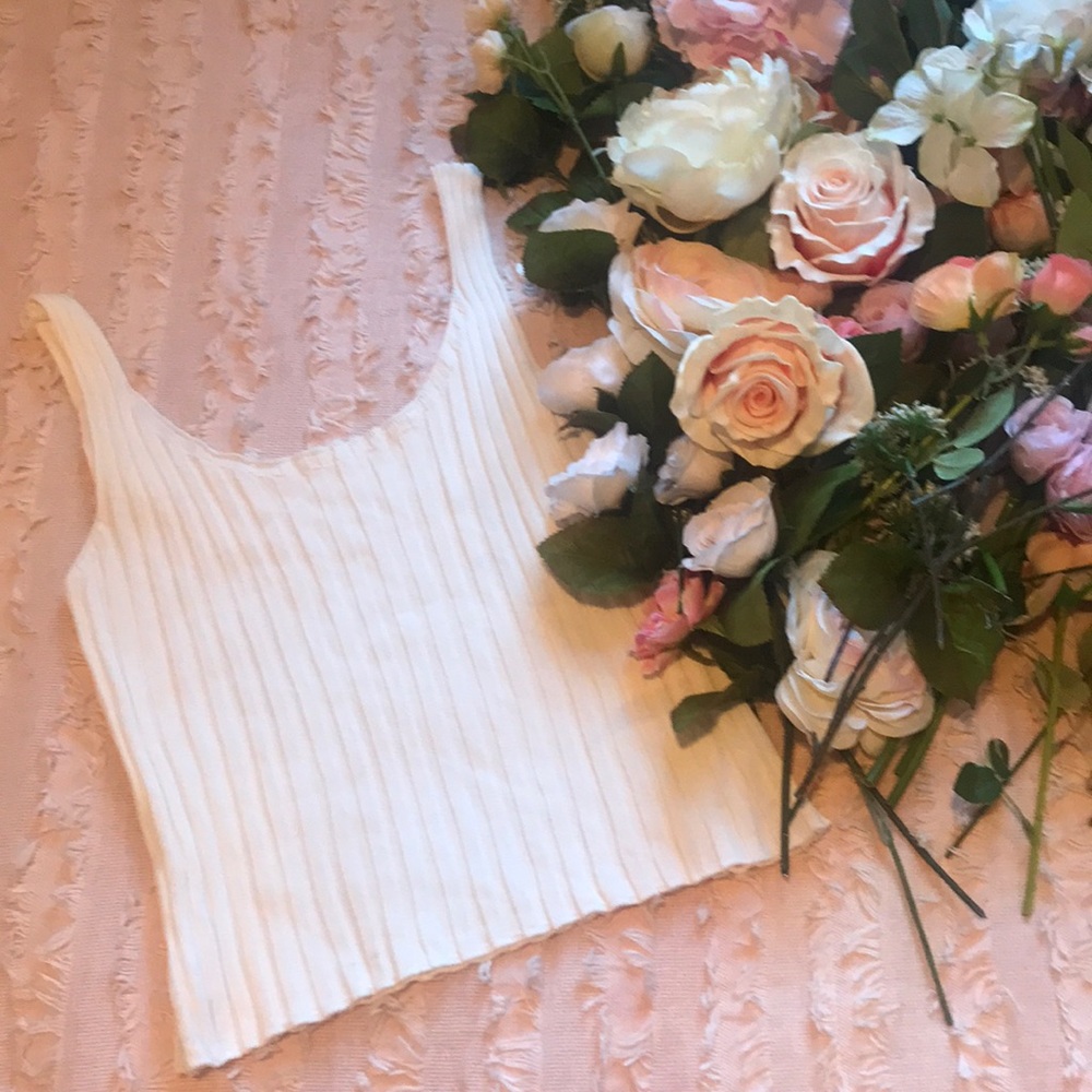 🌹3 for $20🌹 Knit white tank top